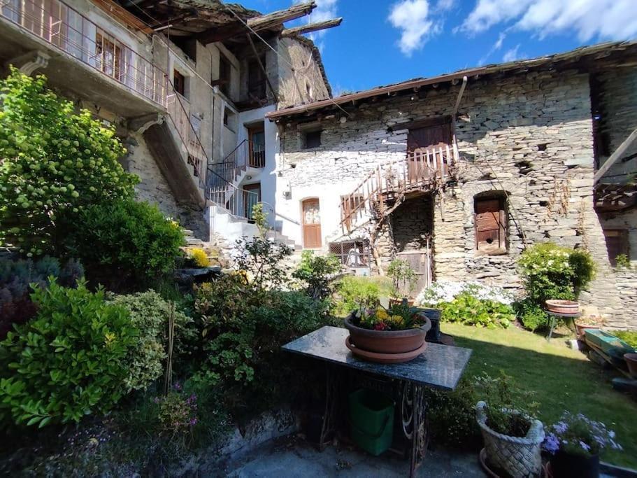 Hameau Gubioche, Casa Vacanze Chambave Exterior photo